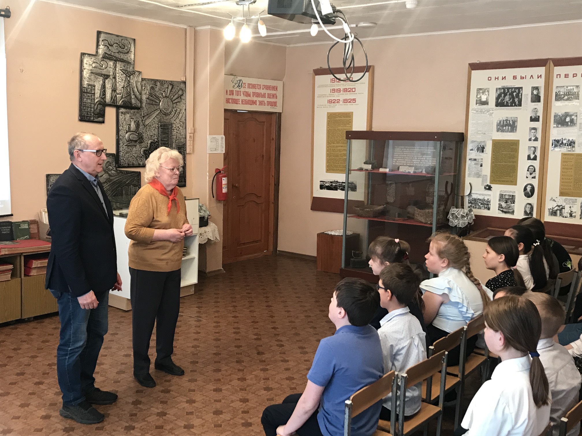 Коммунисты Воскресенска провели встречу со школьниками в канун 100-летия Пионерии