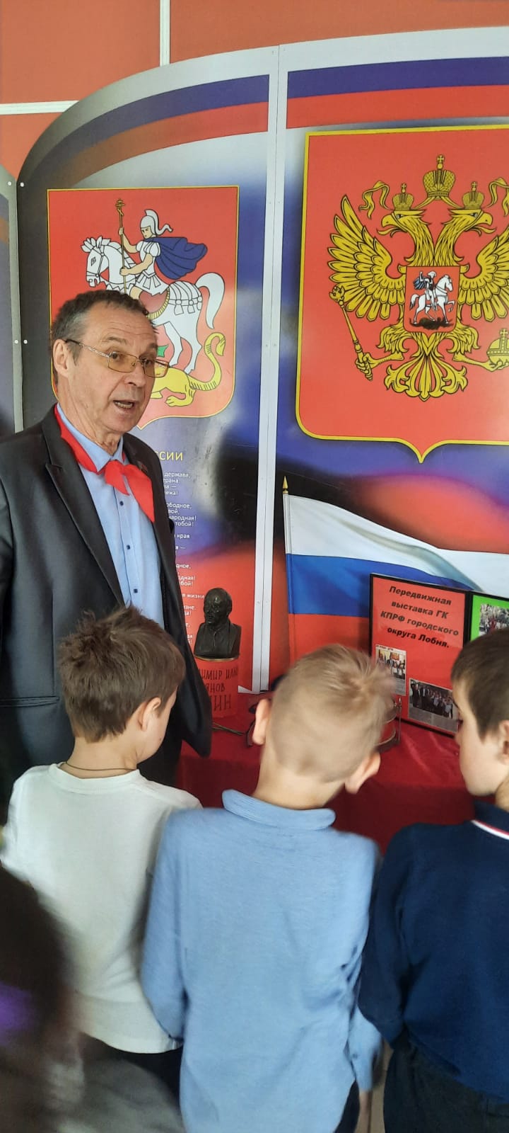 История пионерских значков...