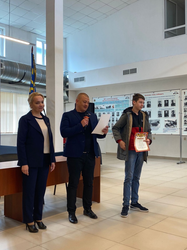 Фрязинские коммунисты организовали для школьников поездку в Монино, в Государственный музей авиации ВВС
