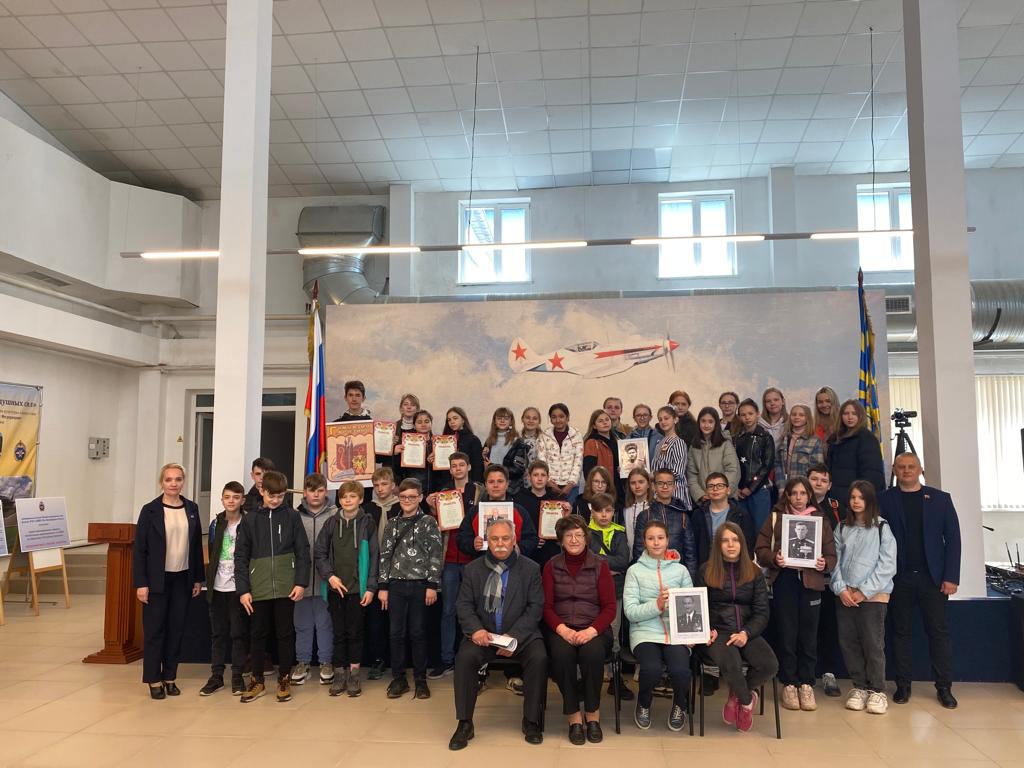 Фрязинские коммунисты организовали для школьников поездку в Монино, в Государственный музей авиации ВВС