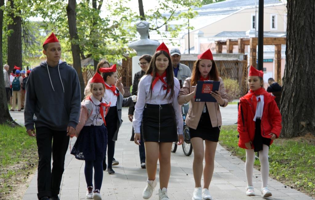 Как повяжешь галстук, береги его…
