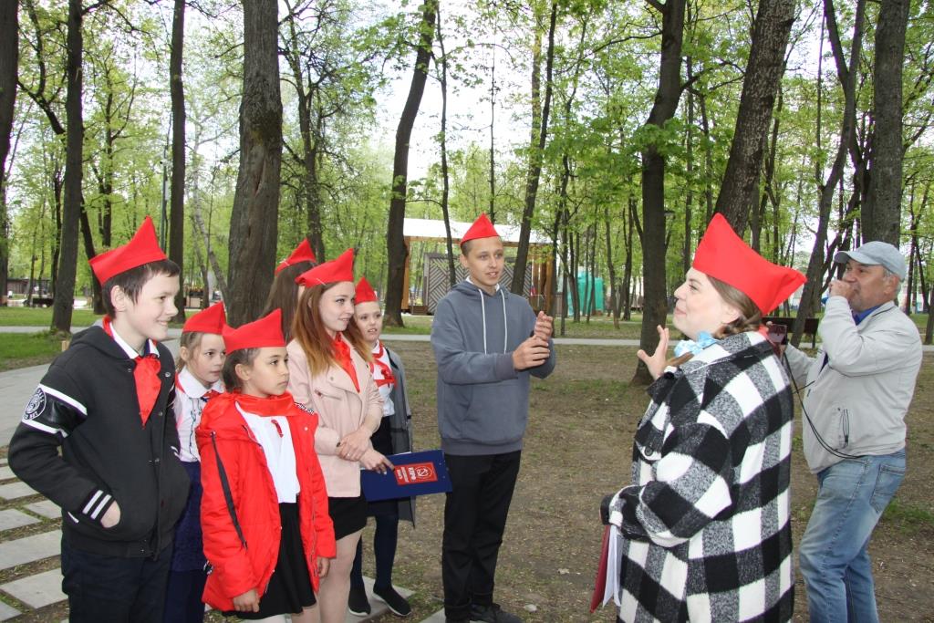 Как повяжешь галстук, береги его…