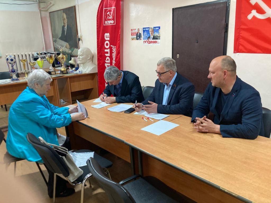 Депутат-коммунист Александр Наумов провел приём граждан в городе Коломна