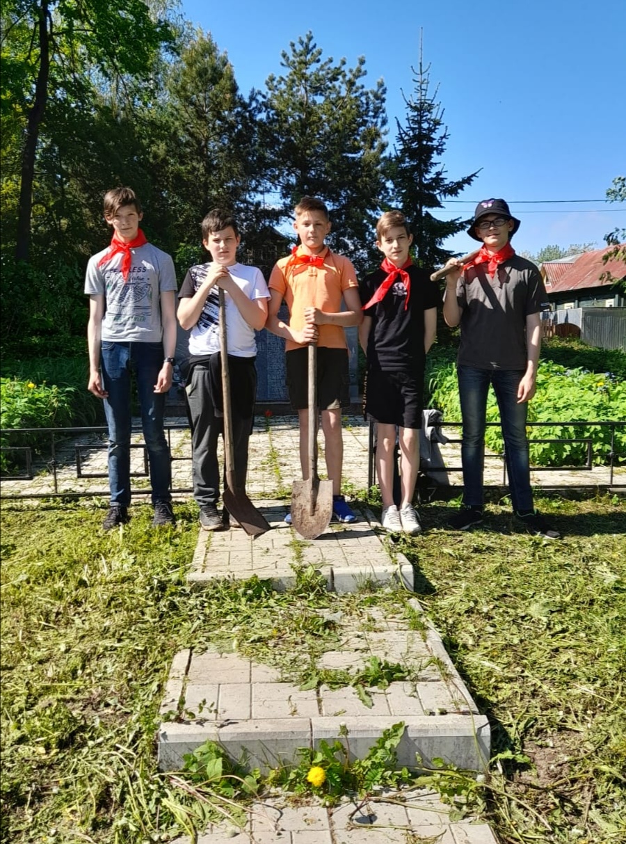Пионеры из д. Монасеино