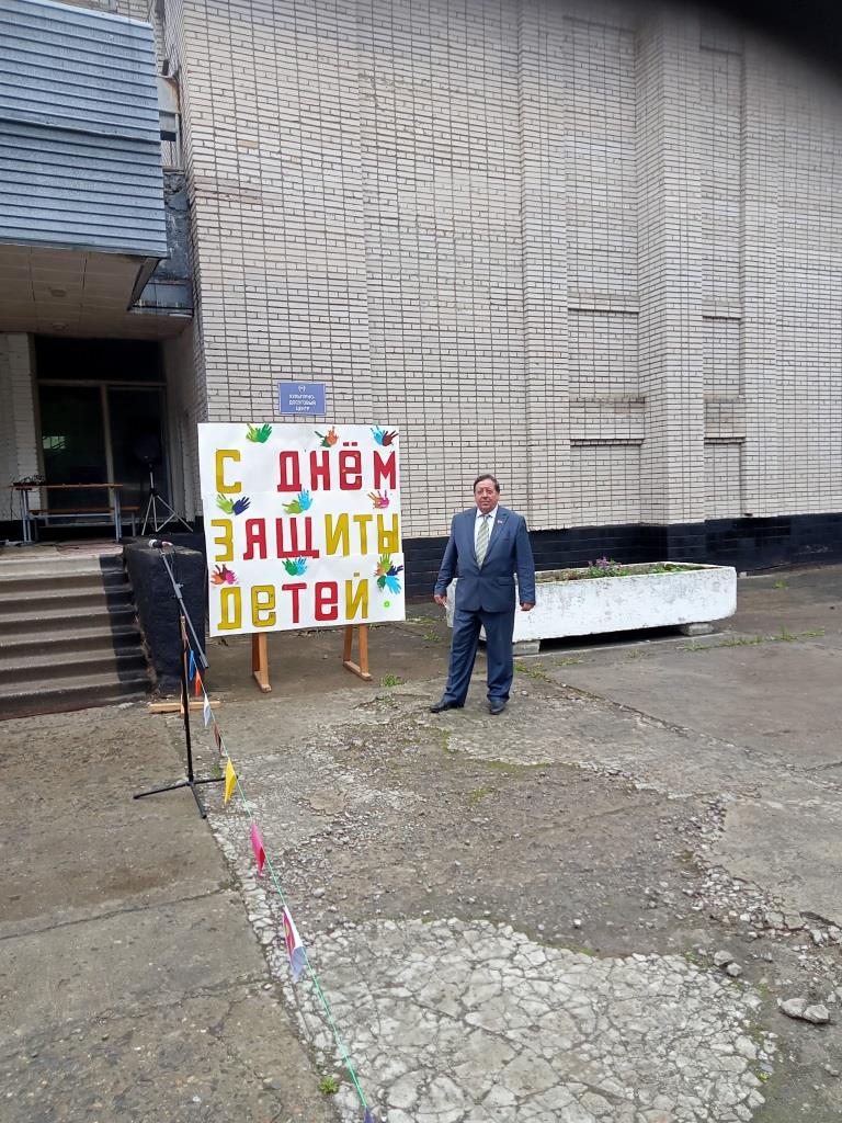 Каширские коммунисты поздравили ребят с Днём защиты детей