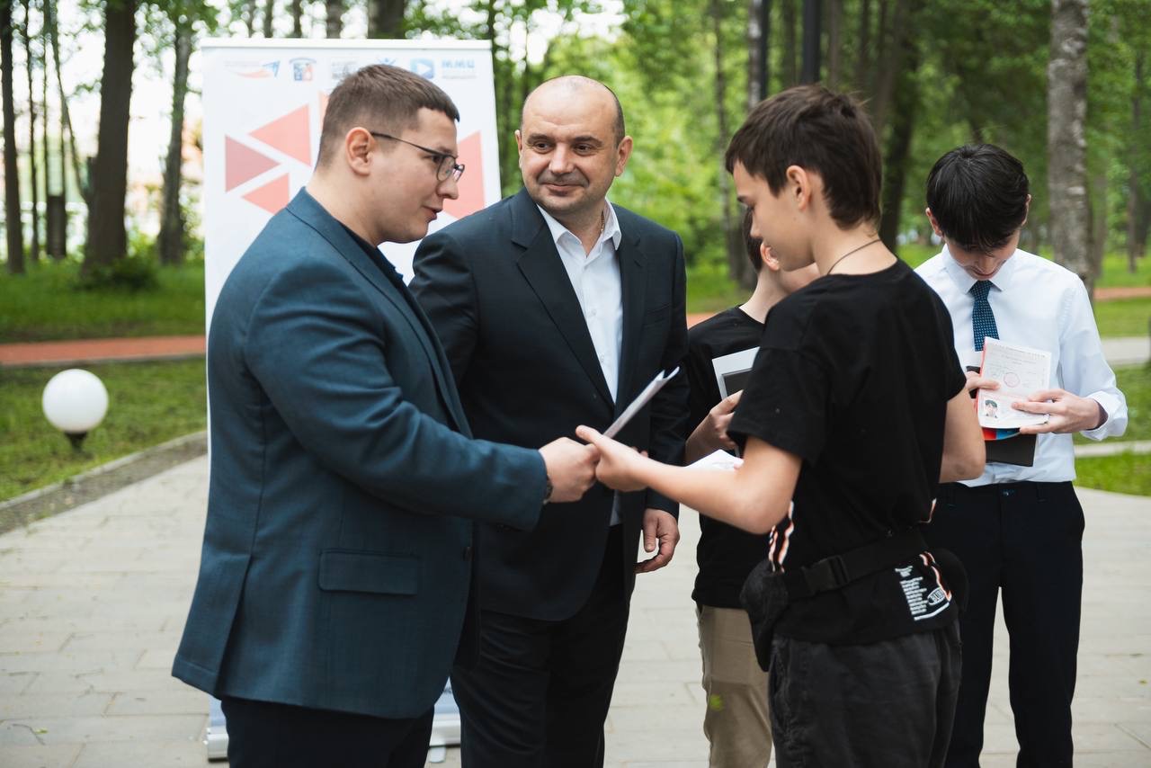 Депутат Московской областной Думы Марк Черемисов принял участие в церемонии вручения паспортов в г.о. Лосино-Петровский