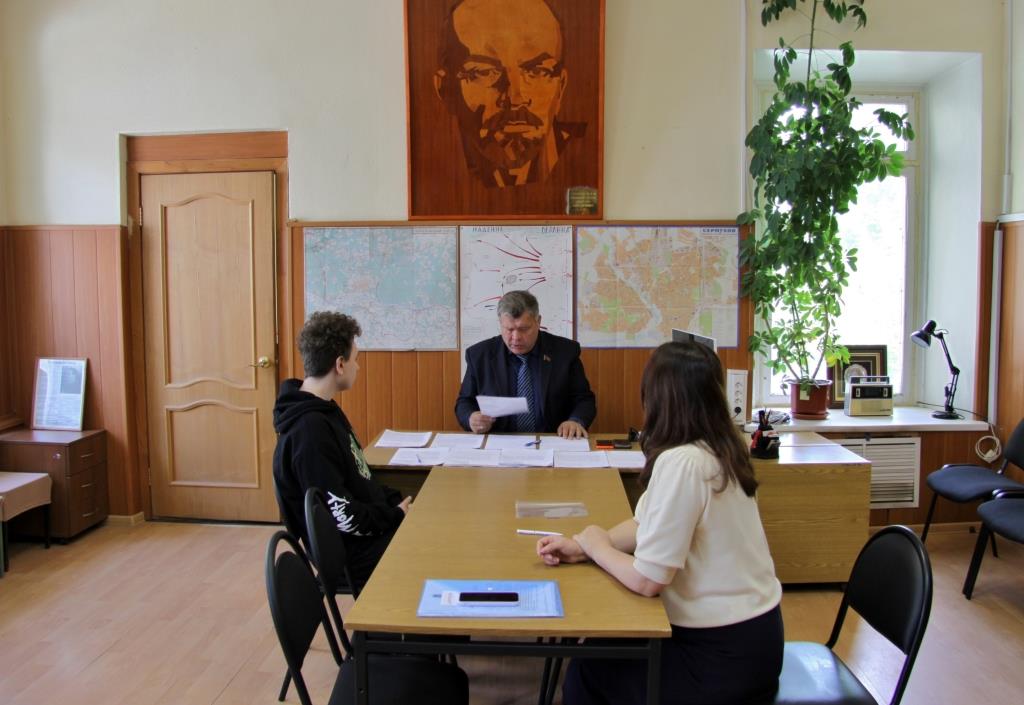 Депутат-коммунист Олег Емельянов провёл приём граждан в городе Серпухов