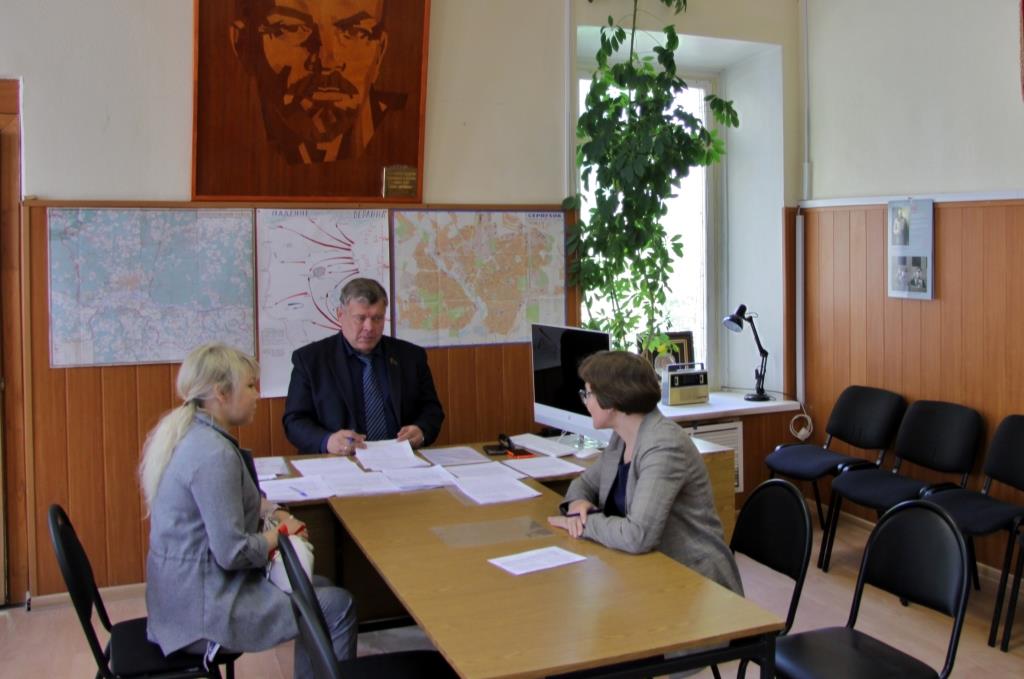 Депутат-коммунист Олег Емельянов провёл приём граждан в городе Серпухов