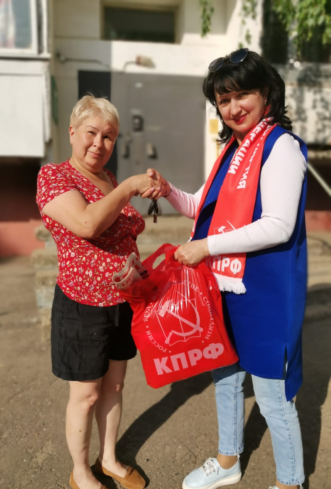 КПРФ помогает