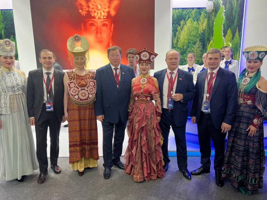 Г.А. Зюганов во главе делегации КПРФ прибыл на Петербургский международный экономический форум