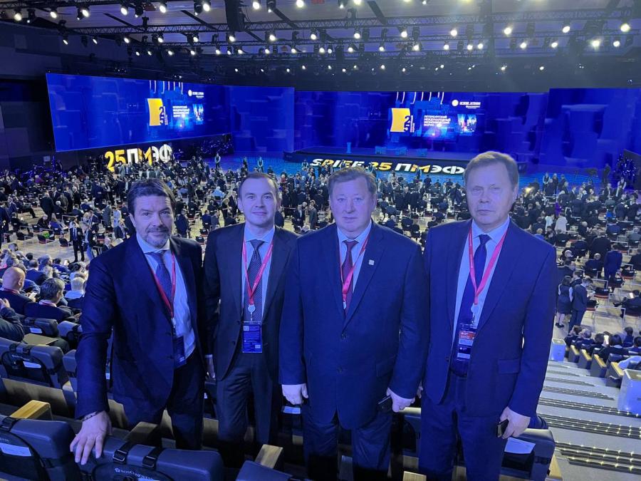 Г.А. Зюганов во главе делегации КПРФ прибыл на Петербургский международный экономический форум