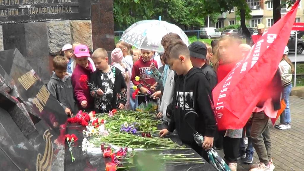 Памяти павших будем достойны!