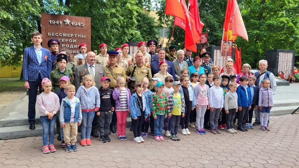Возложение цветов в Электростали