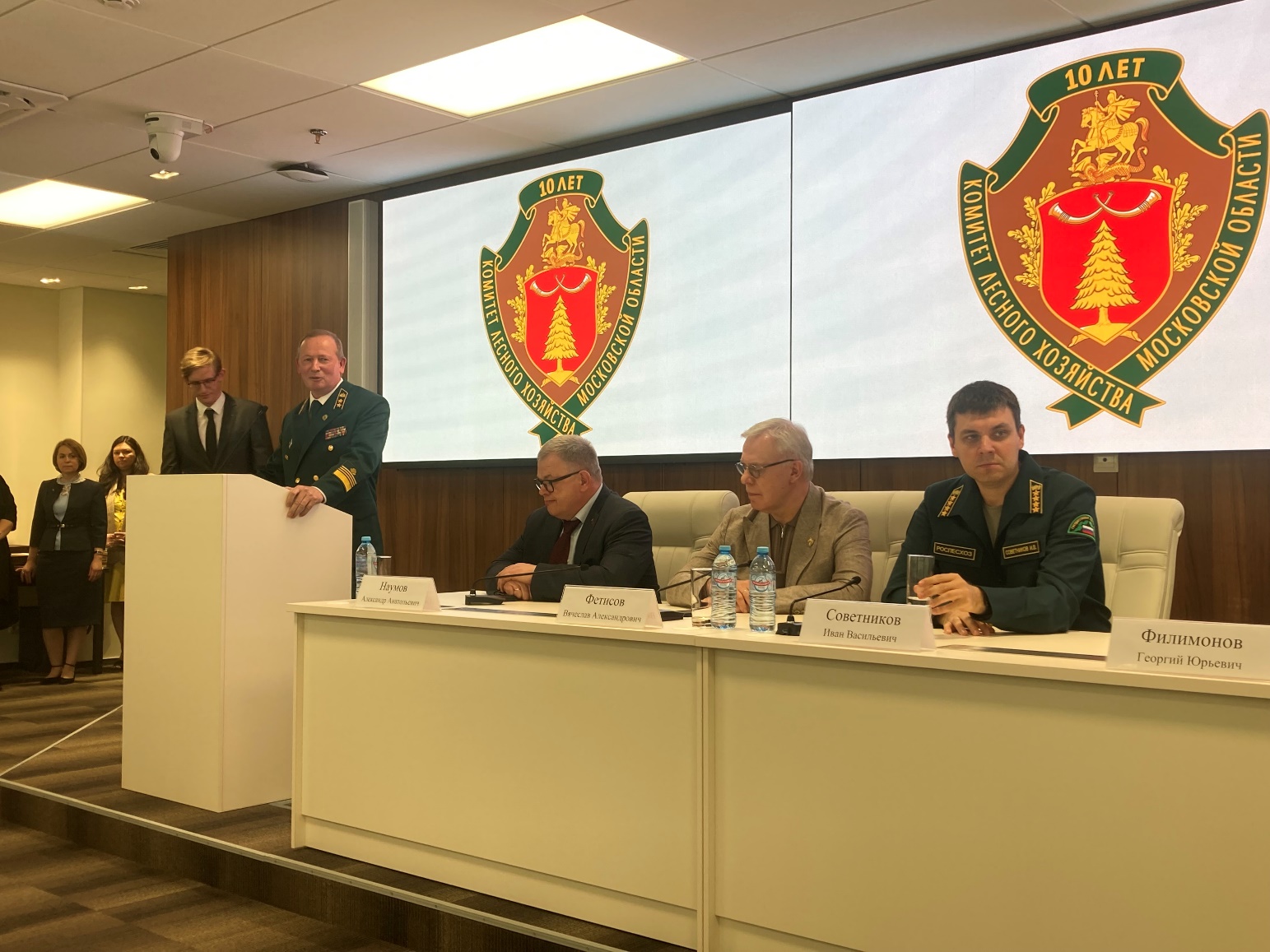 Руководитель фракции КПРФ в Мособлдуме Александр Наумов поздравил с юбилеем Комитет лесного хозяйства Подмосковья