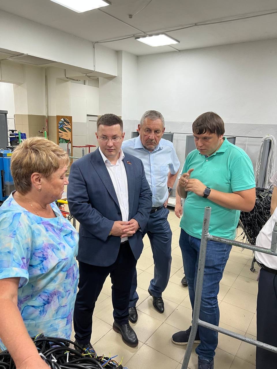 Депутат Московской областной Думы Марк Черемисов посетил производственное предприятие, где работают слабовидящие