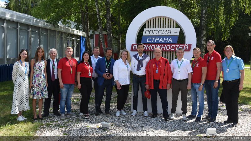 Г.А. Зюганов на «Территории смыслов»: «Желаю вам взять в наследство дух Победы!»