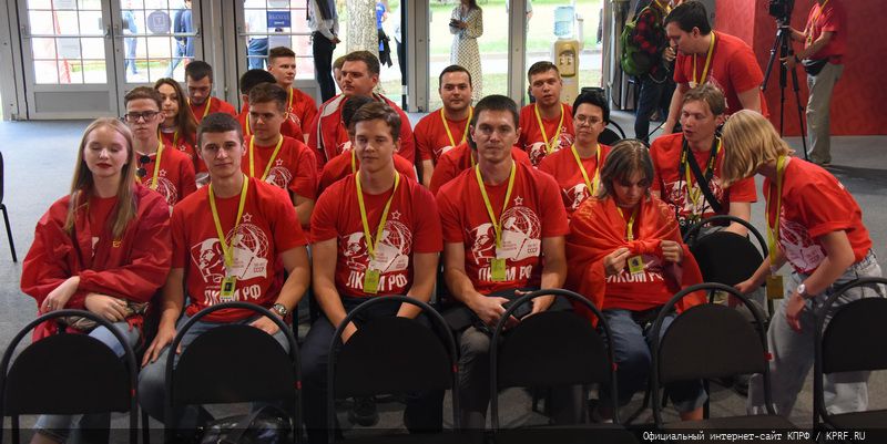 Г.А. Зюганов на «Территории смыслов»: «Желаю вам взять в наследство дух Победы!»