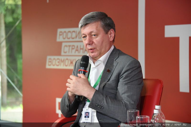 Г.А. Зюганов на «Территории смыслов»: «Желаю вам взять в наследство дух Победы!»
