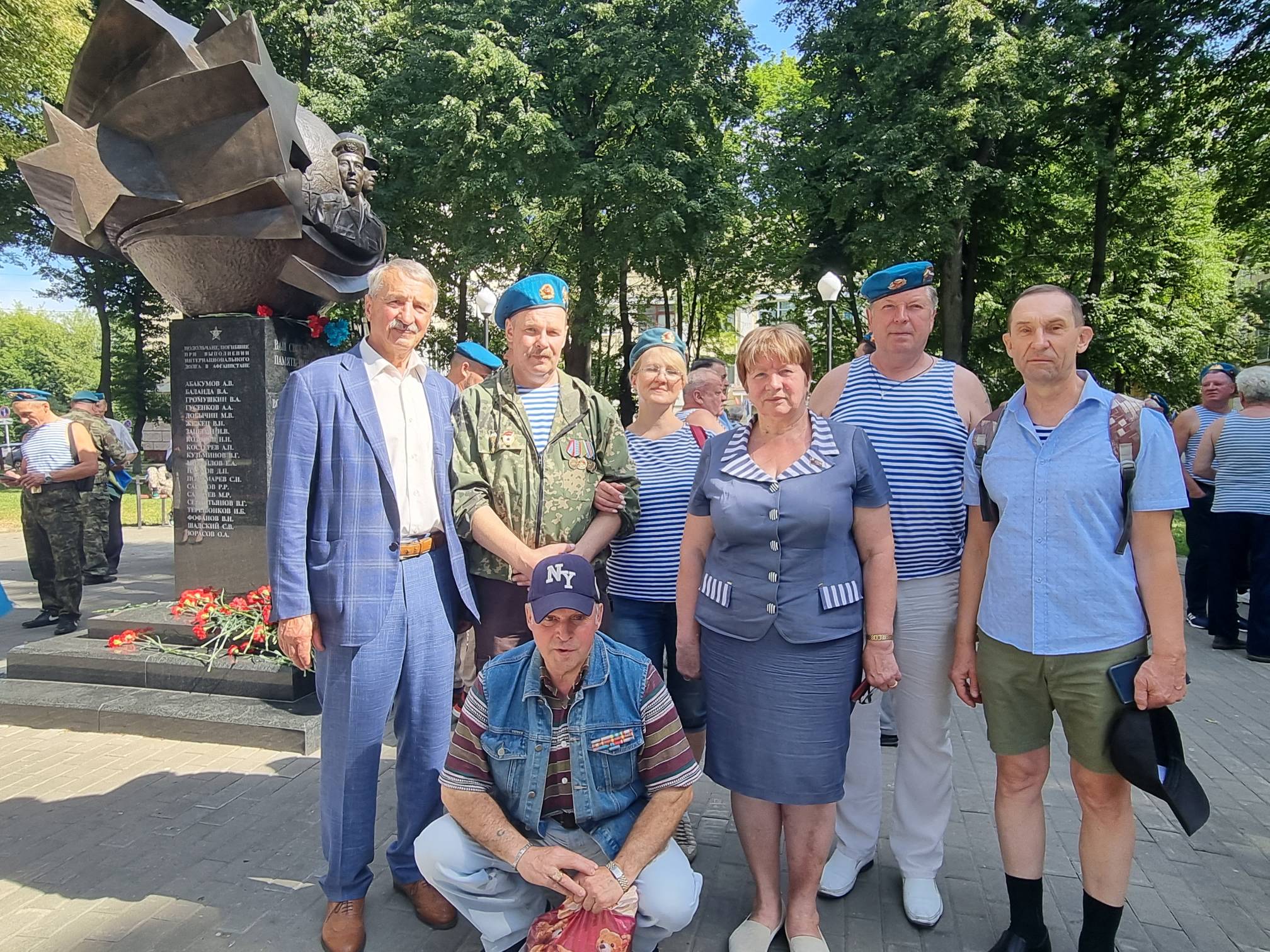 Депутат Московской областной Думы от КПРФ Татьяна Никитас встретилась с ветеранами ВДВ