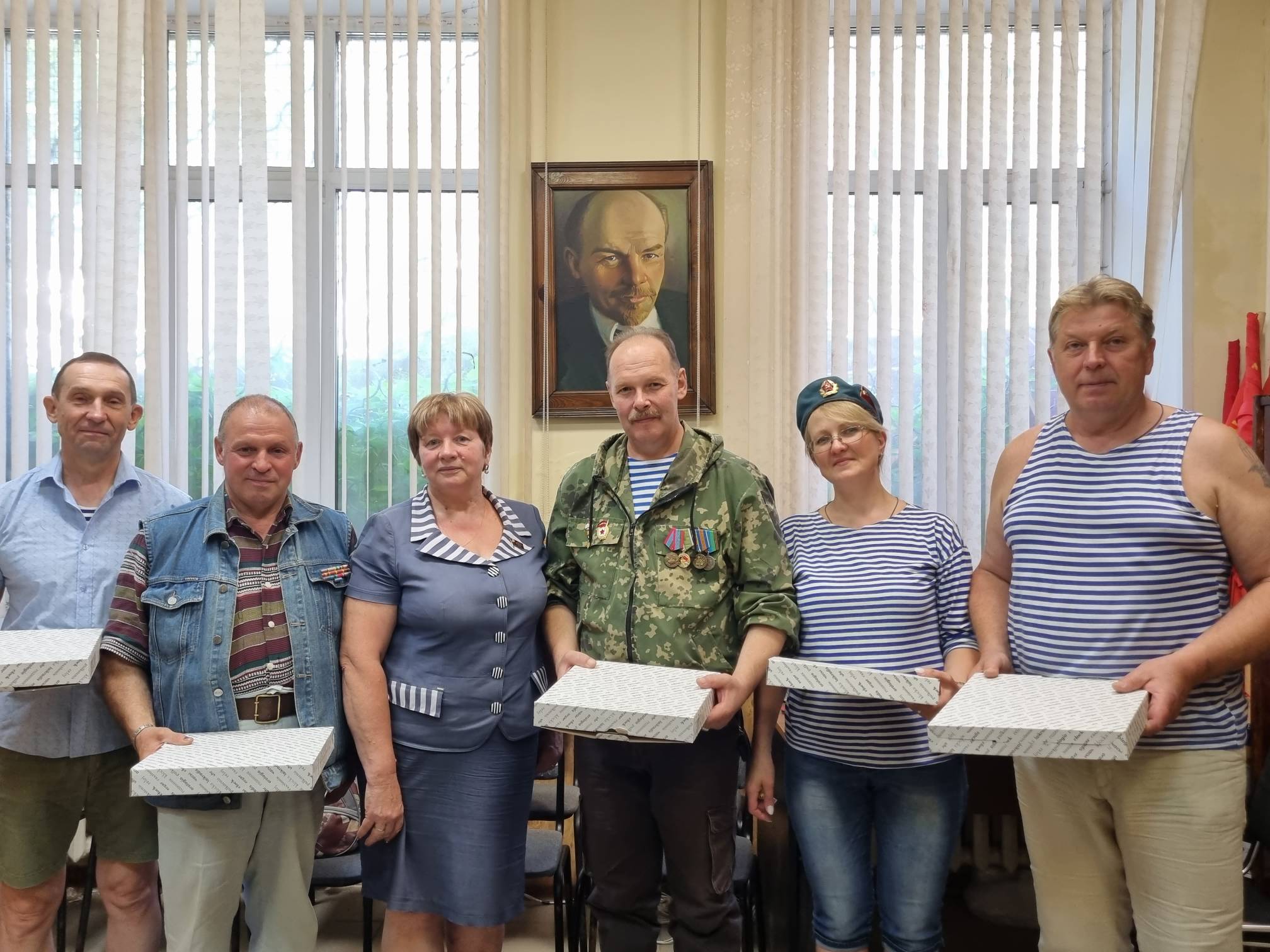 Депутат Московской областной Думы от КПРФ Татьяна Никитас встретилась с ветеранами ВДВ