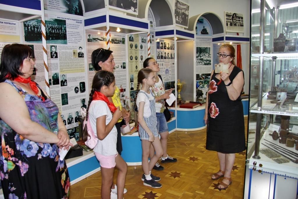Экскурсия в музее легендарного завода