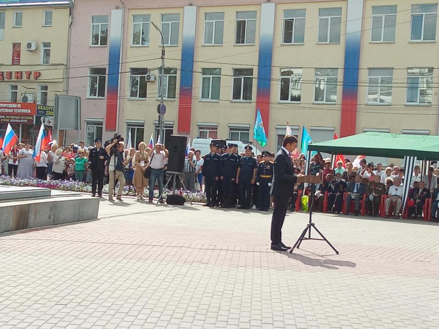 Г.А. Зюганов принял участие в церемонии подъема дубликата Красного флага над Орлом