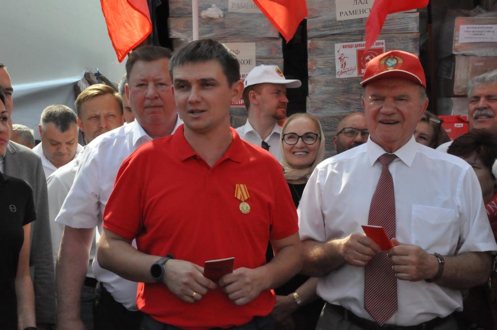 100-й юбилейный гуманитарный конвой КПРФ отправила на Донбасс