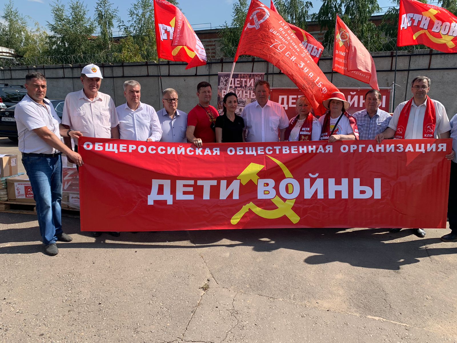 100-й юбилейный гуманитарный конвой КПРФ отправила на Донбасс