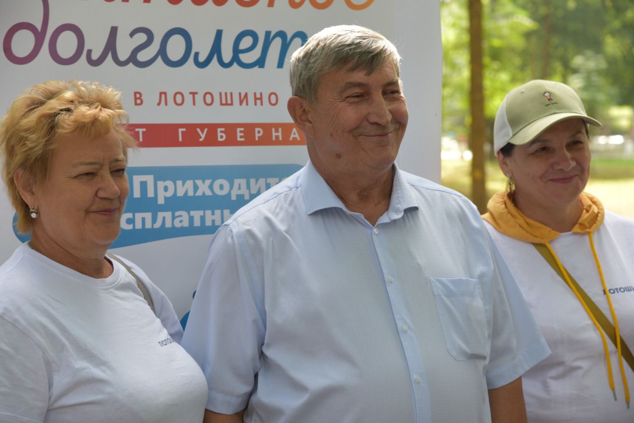 Заместитель Председателя Мособлдумы, второй секретарь МК КПРФ Константин Черемисов вручил велосипеды участникам «Активного долголетия»