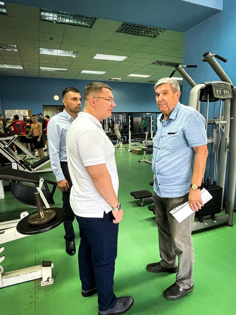 Депутат Мособлдумы Марк Черемисов посетил СОК «Знамя» в Богородском г.о.