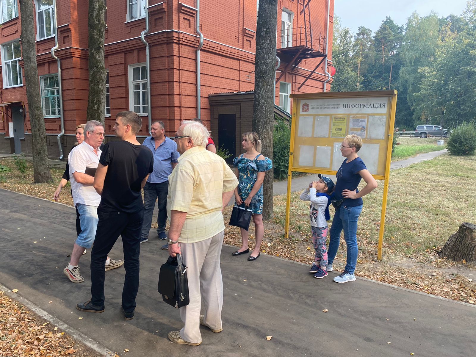 Приём жителей сгоревшего дома в Красноармейске первым заместителем главы администрации Морозовым А.В.