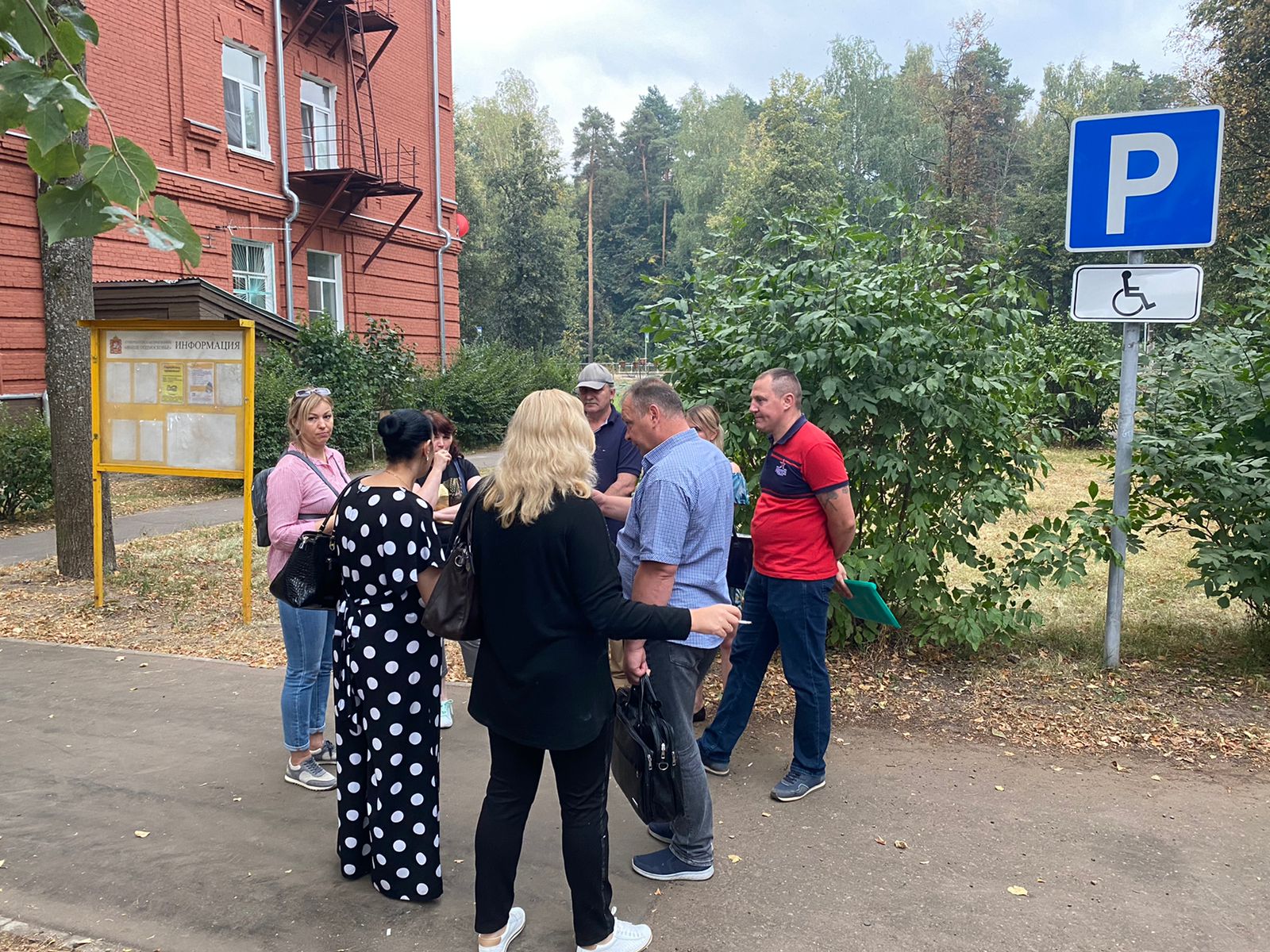 Приём жителей сгоревшего дома в Красноармейске первым заместителем главы администрации Морозовым А.В.