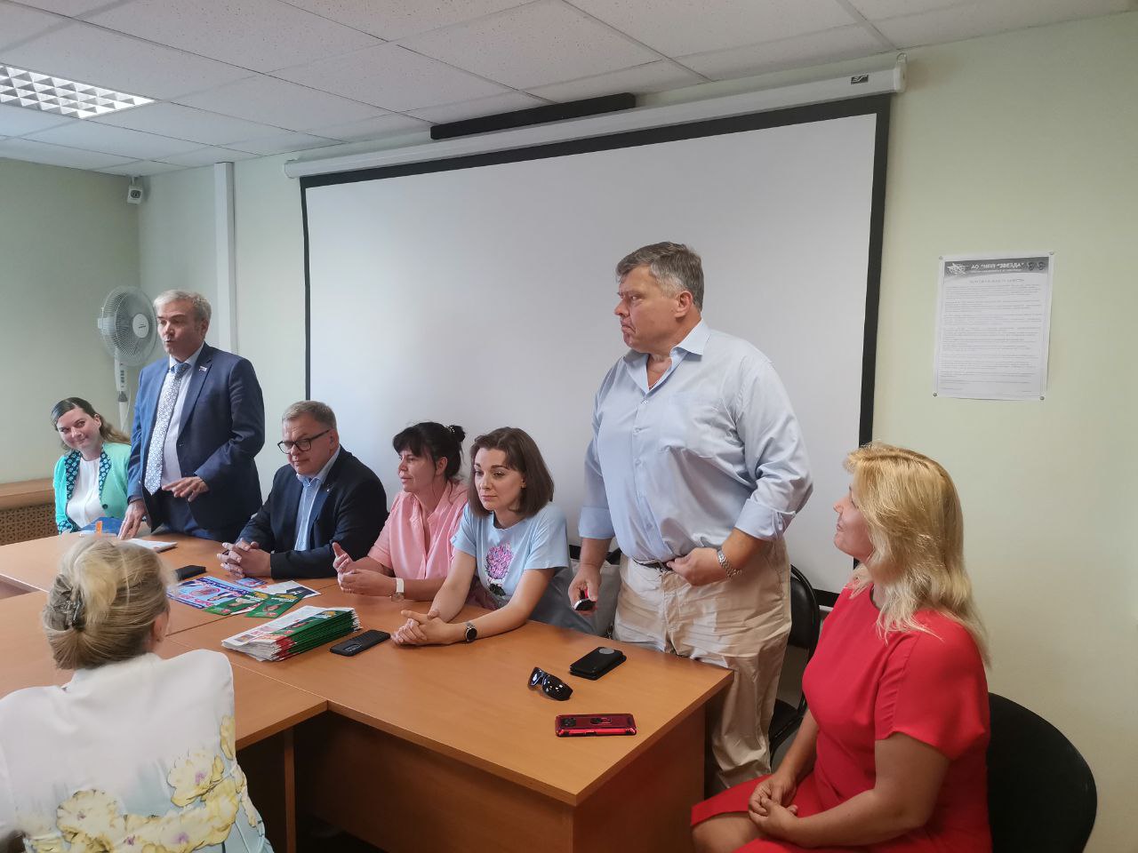 Депутаты-коммунисты Мособлдумы Александр Наумов и Олег Емельянов посетили оборонное предприятие АО НПП «Звезда» в Томилино