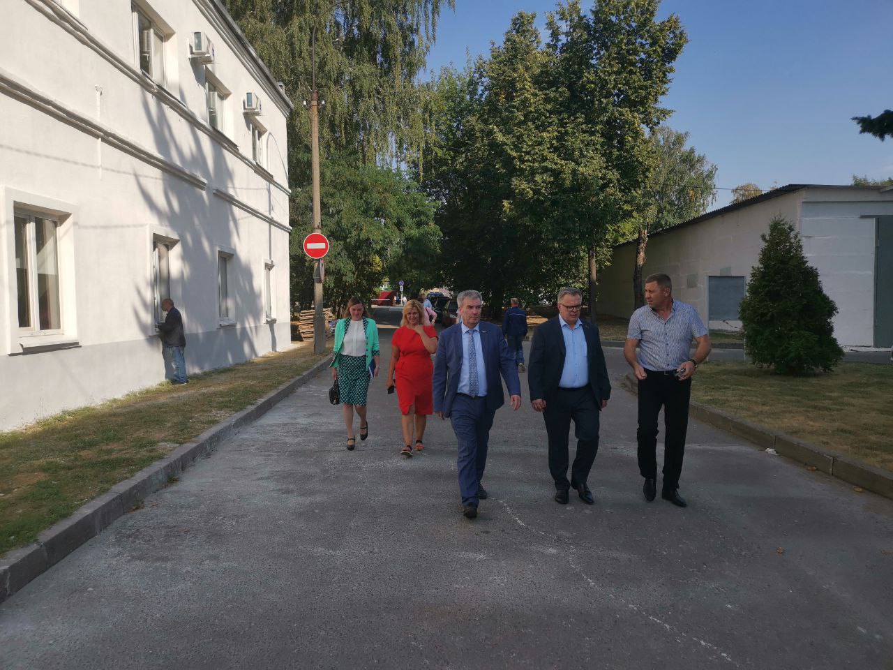 Депутаты-коммунисты Мособлдумы Александр Наумов и Олег Емельянов посетили оборонное предприятие АО НПП «Звезда» в Томилино
