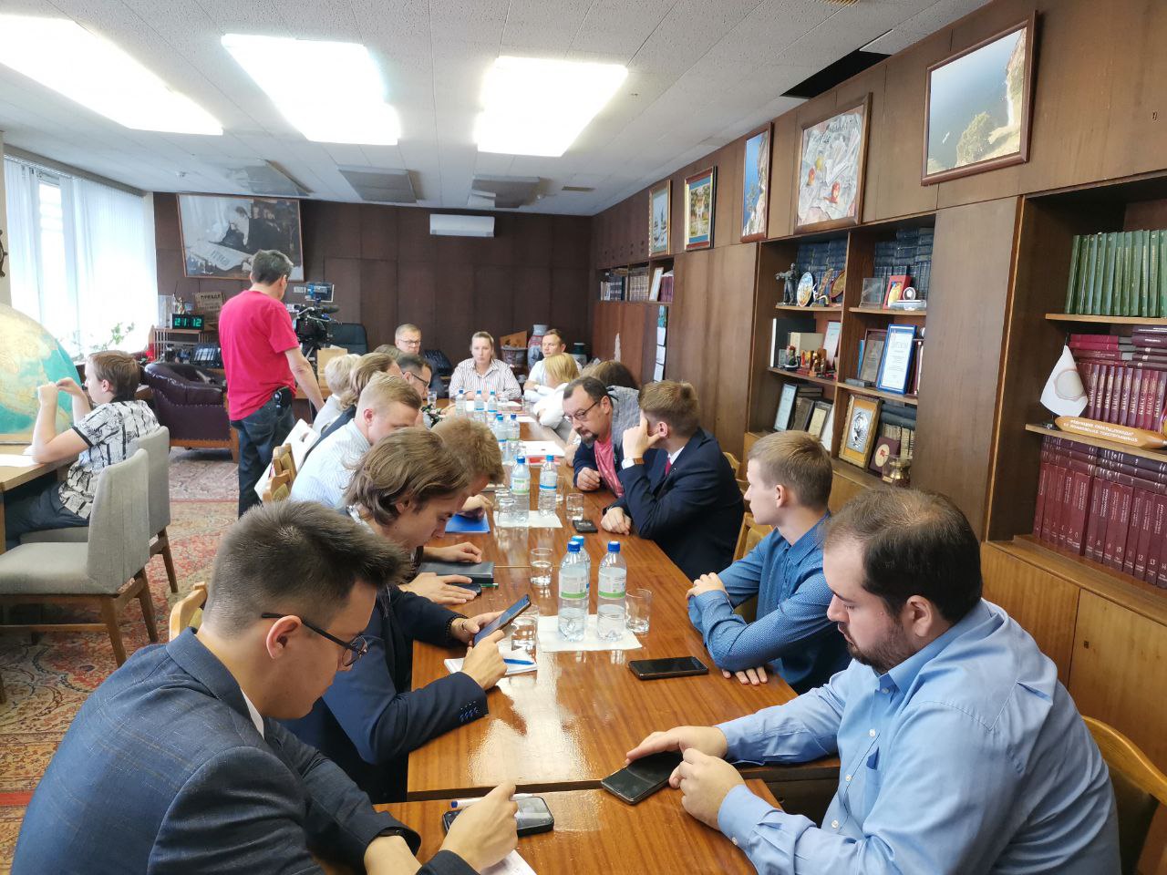 Заместитель Председателя Московской областной Думы, руководитель фракции КПРФ Александр Наумов принял участие в круглом столе «Российская система образования: проблемы и задачи»