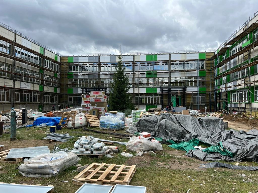 Депутат Московской областной Думы Марк Черемисов проинспектировал ход работ по капитальному ремонту школы в Обухово