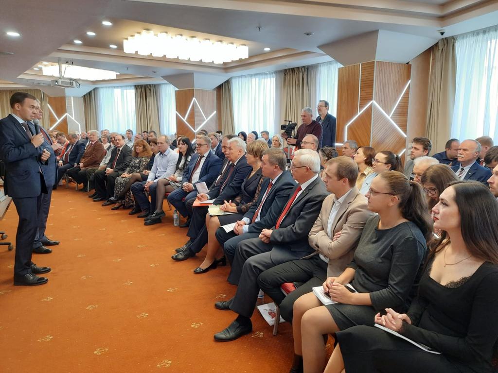 Под красным знаменем Победы победим вновь