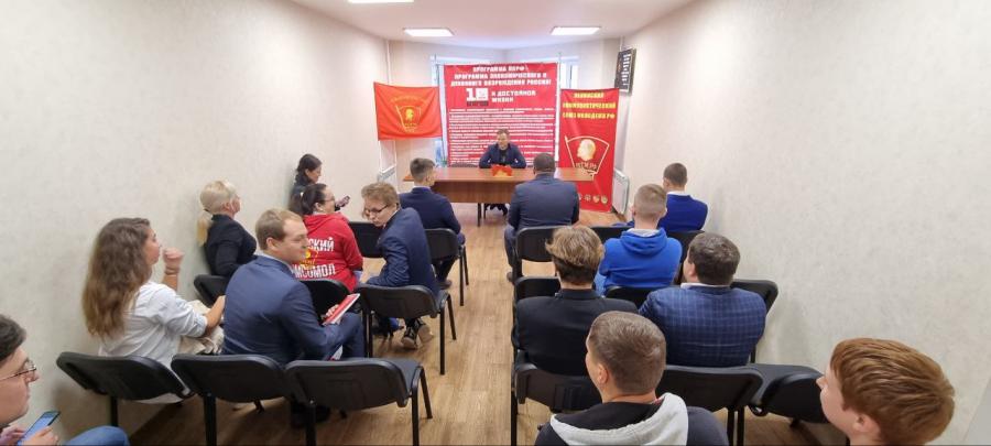 Под красным знаменем Победы победим вновь