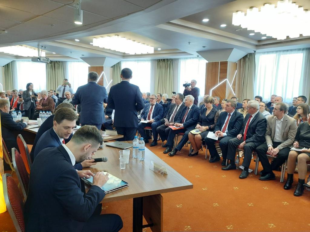 Под красным знаменем Победы победим вновь