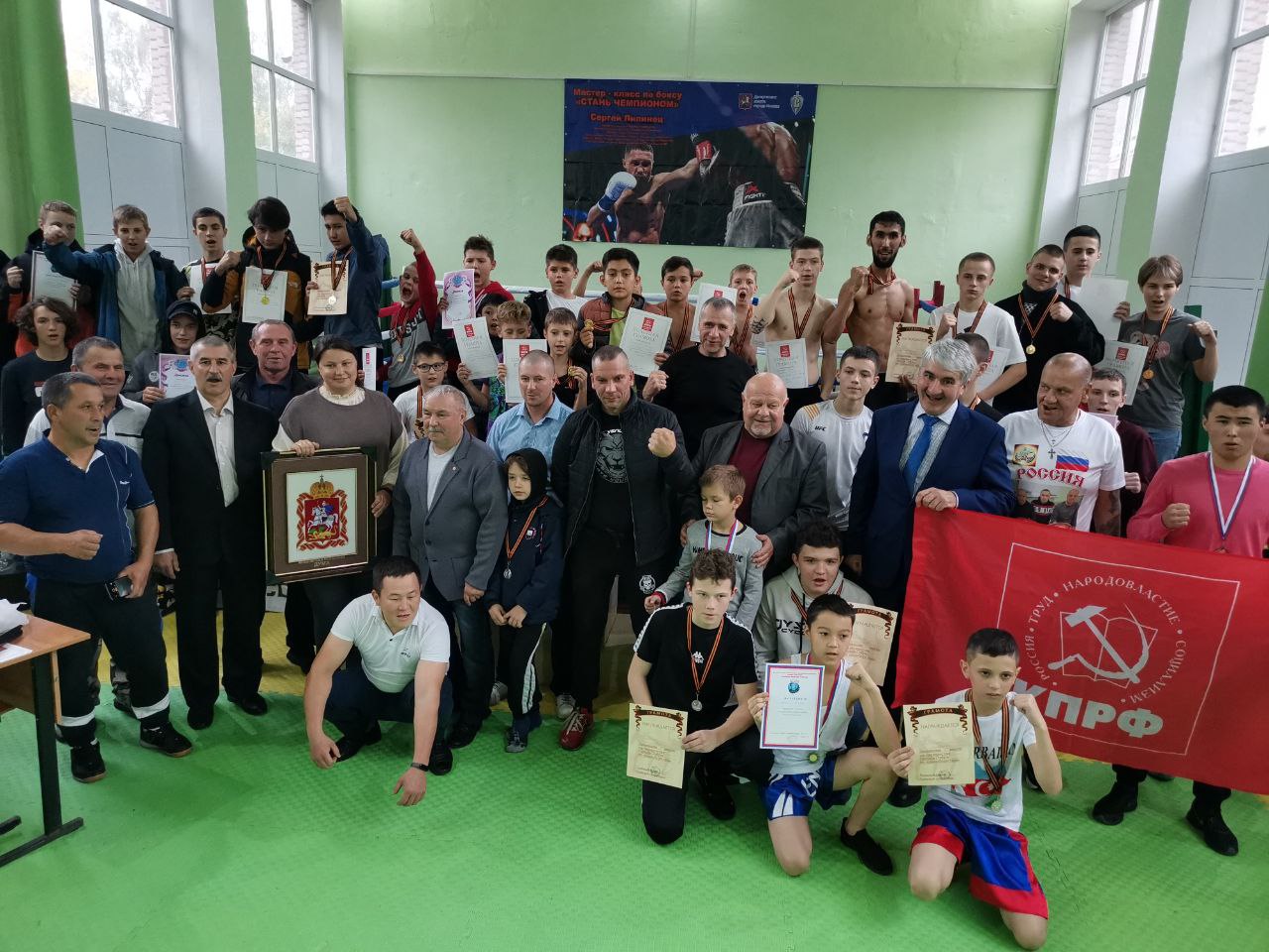 При поддержке руководителя фракции КПРФ в Мособлдуме Александра Наумова прошел спортивный турнир в Озерах
