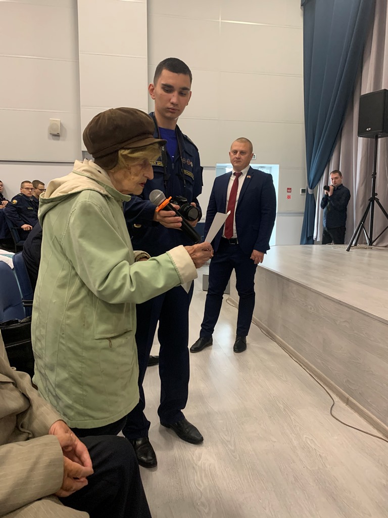 Депутат Совета депутатов фракции КПРФ г.о. Фрязино Коночев Алексей принял участие в вручении копии Знамени Победы и Грамоты к копии Знамени Победы кадетской школе-интернату