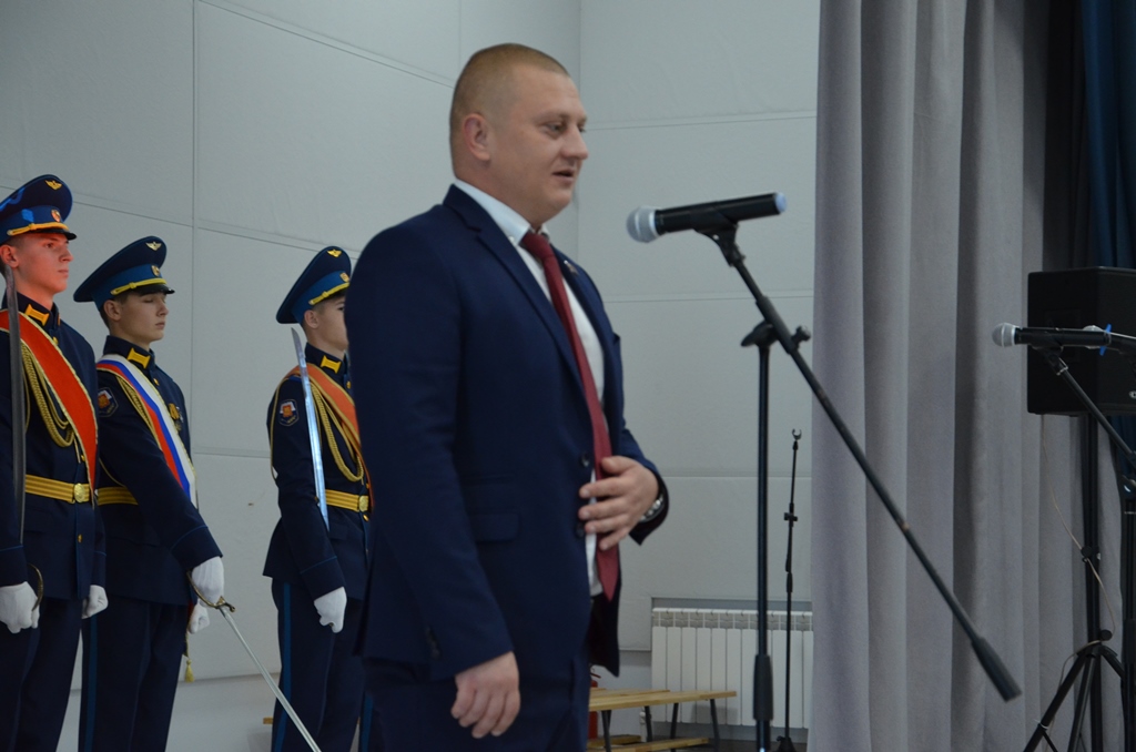 Депутат Совета депутатов фракции КПРФ г.о. Фрязино Коночев Алексей принял участие в вручении копии Знамени Победы и Грамоты к копии Знамени Победы кадетской школе-интернату