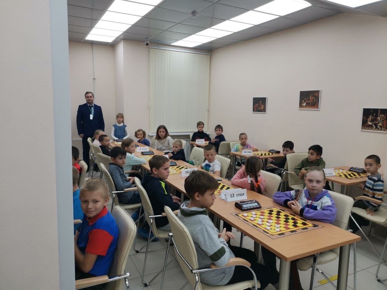 Зампред Мособлдумы, руководитель фракции КПРФ Александр Наумов принял участие в открытии 25-го областного турнира по шашкам памяти И.И. Терехова в Ступине