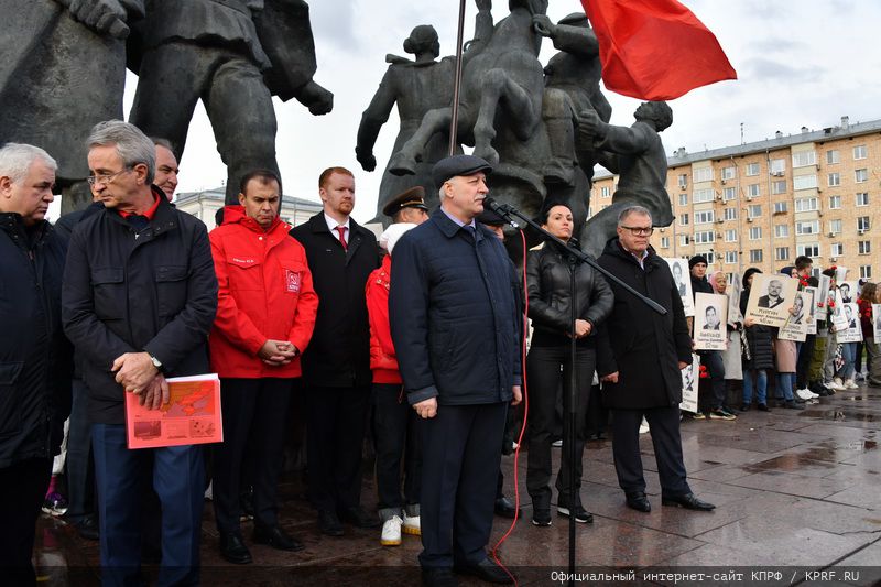 «Не забудем! Не простим!»