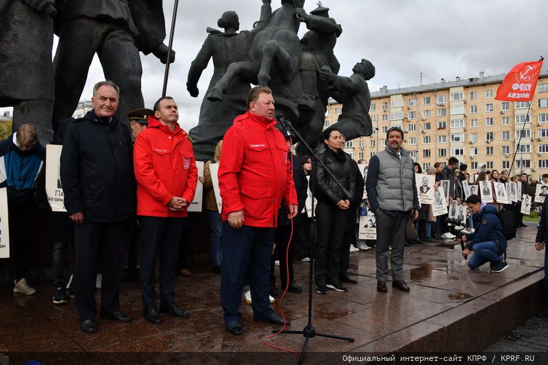 «Не забудем! Не простим!»
