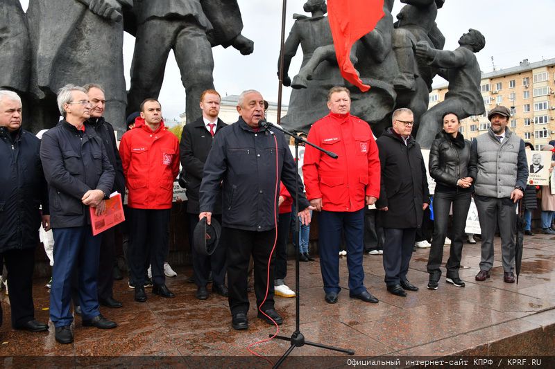«Не забудем! Не простим!»
