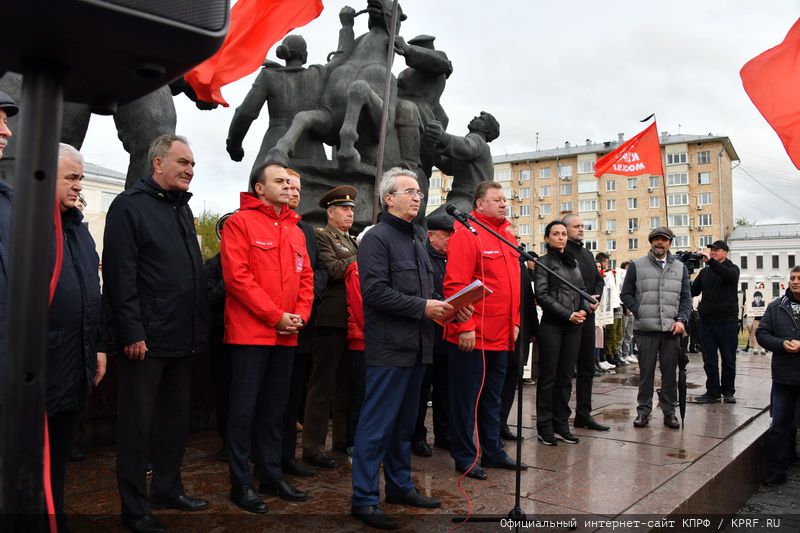 «Не забудем! Не простим!»