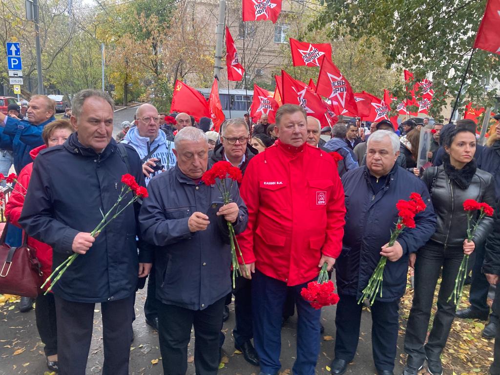 «Не забудем! Не простим!»