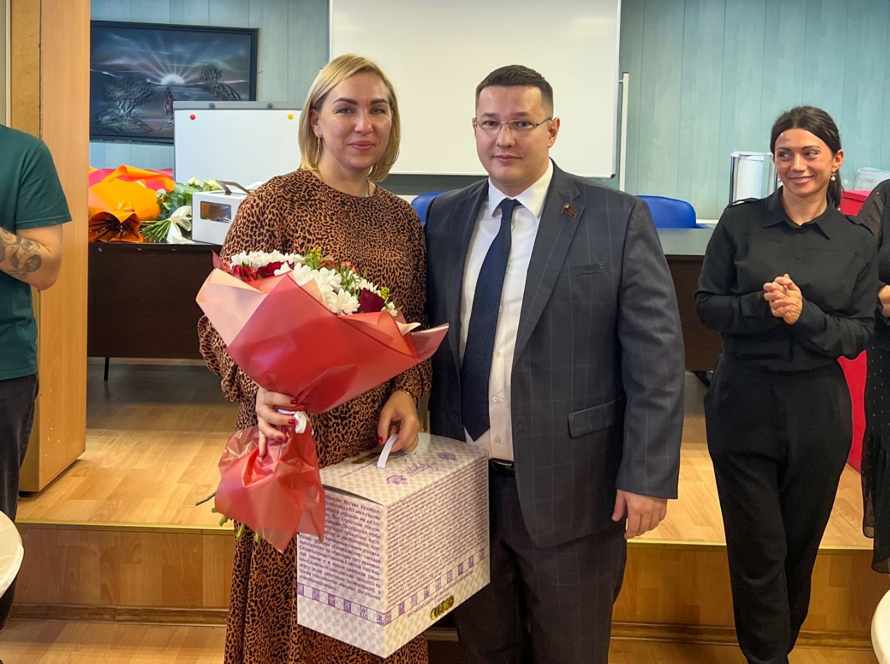 Депутат Мособлдумы Марк Черемисов поздравил директоров и учителей Богородского г.о.