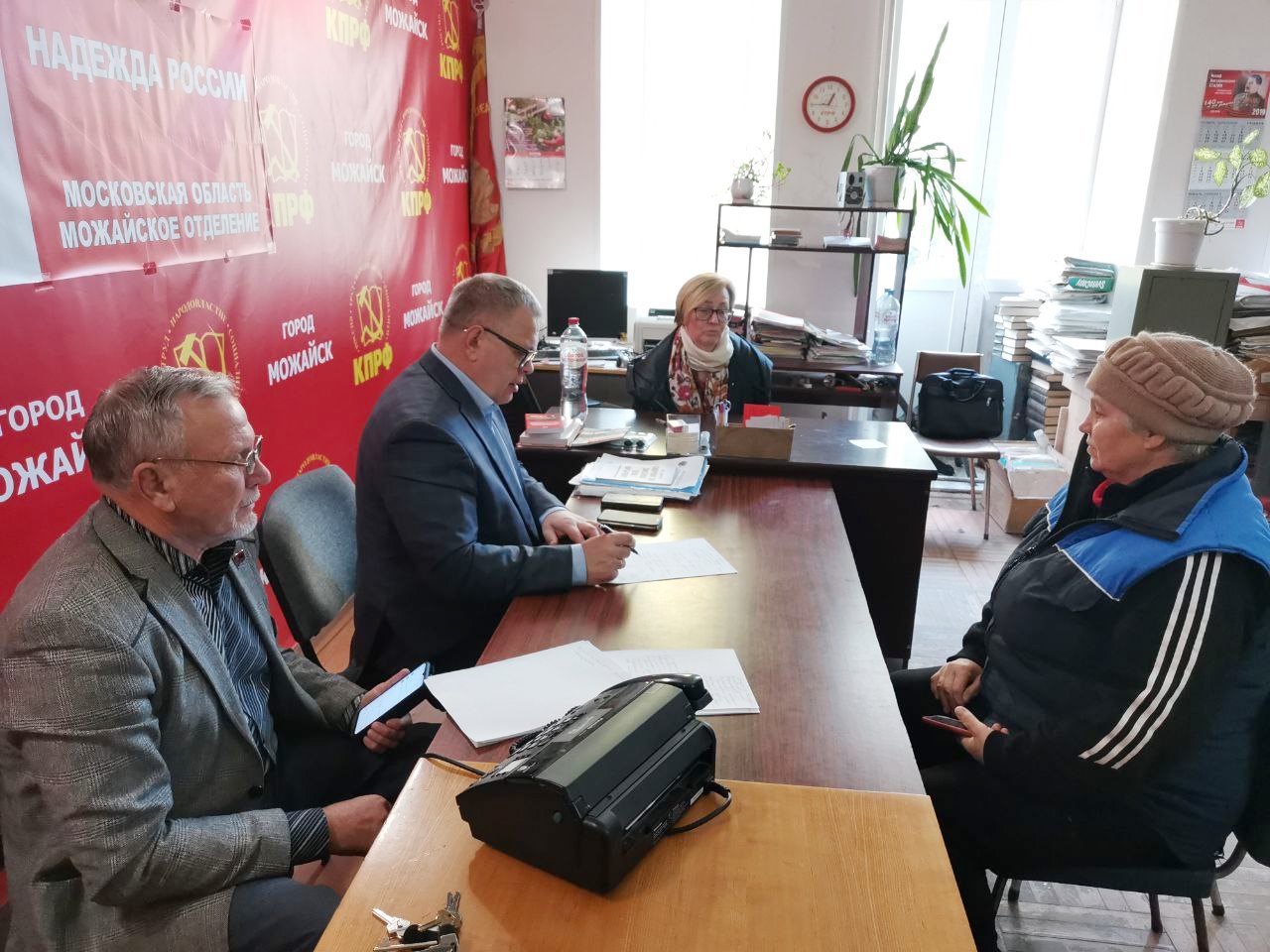 Руководитель фракции КПРФ в Мособлдуме Александр Наумов провёл приём граждан в Можайске